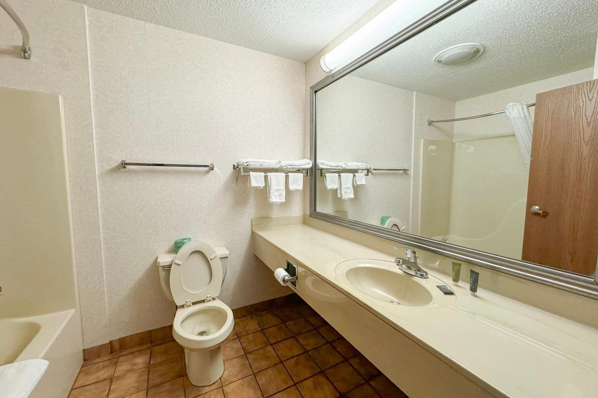 Fairbridge & Batavia-darien Amusement Park Hotel