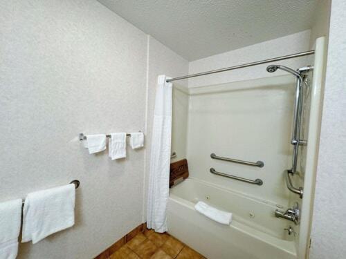 Hotel Fairbridge & Batavia-darien Amusement Park 3*