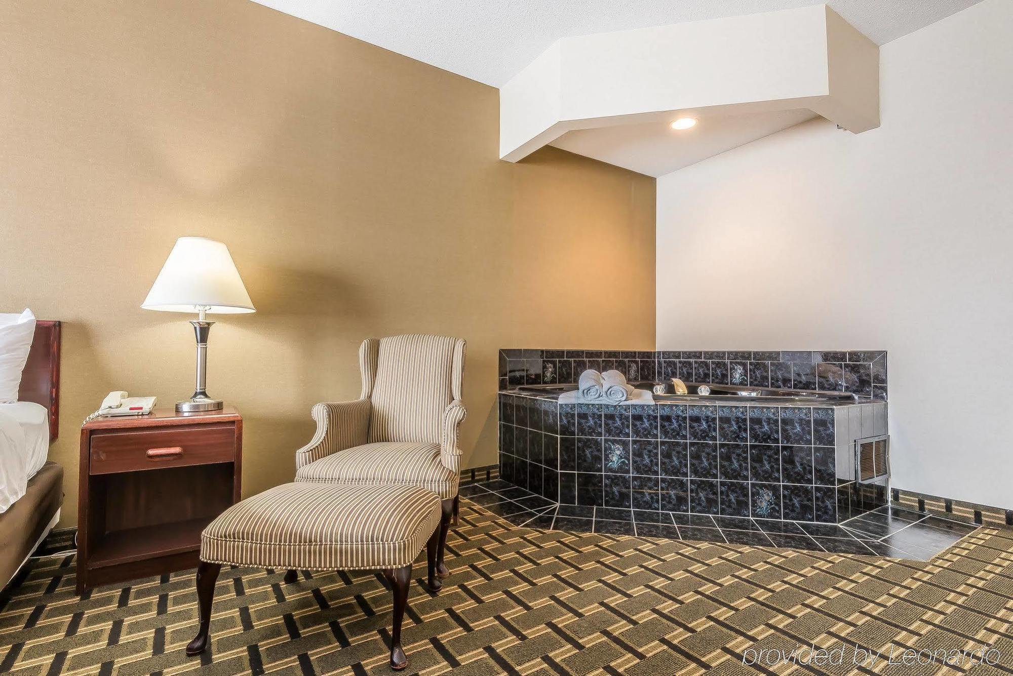Hotel Fairbridge & Batavia-darien Amusement Park 3*