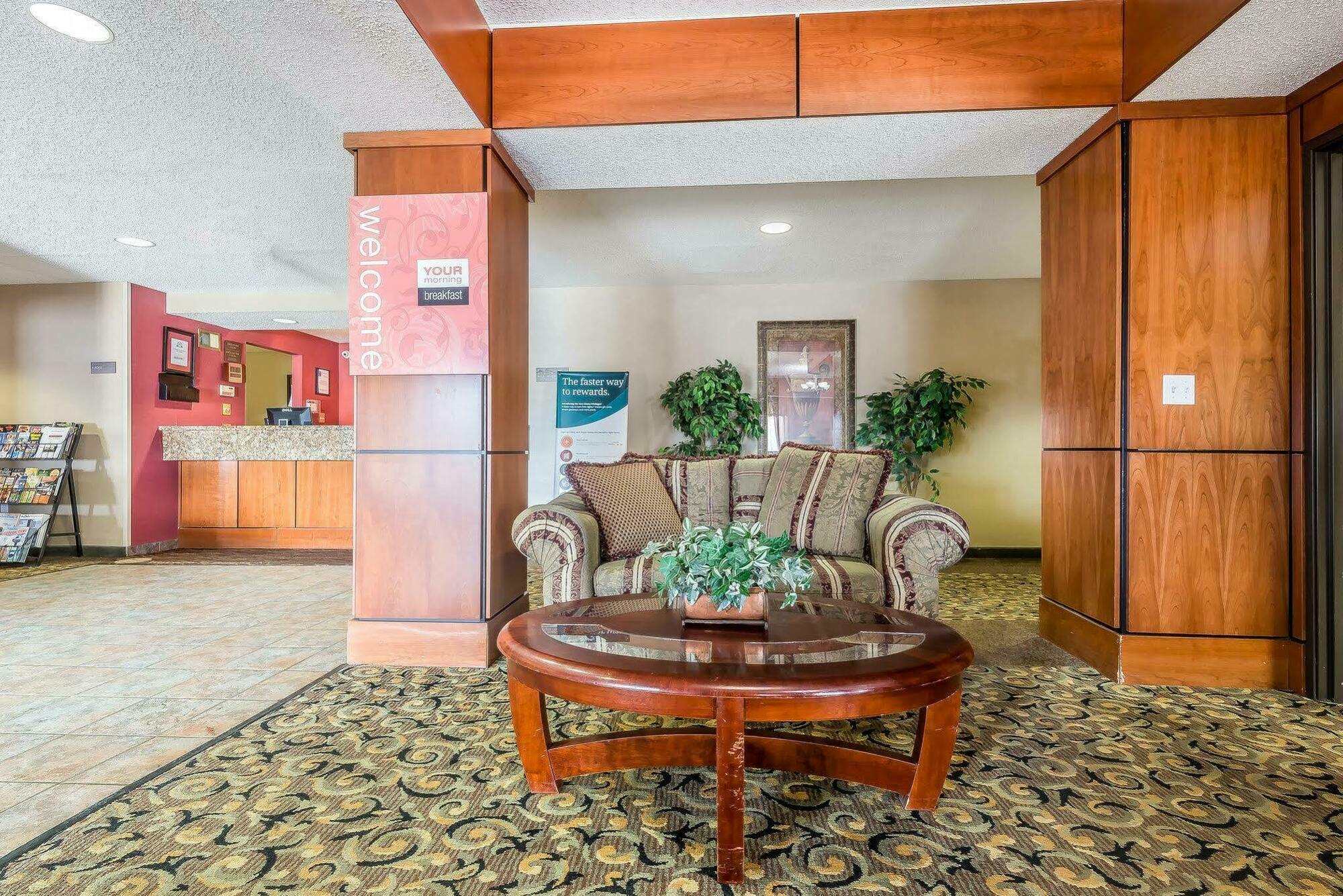 Hotel Fairbridge & Batavia-darien Amusement Park